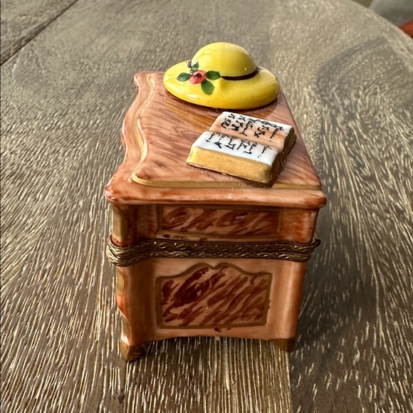 Limoges France Peint Main porcelain Trinket Box Chest - Picture 8 of 9